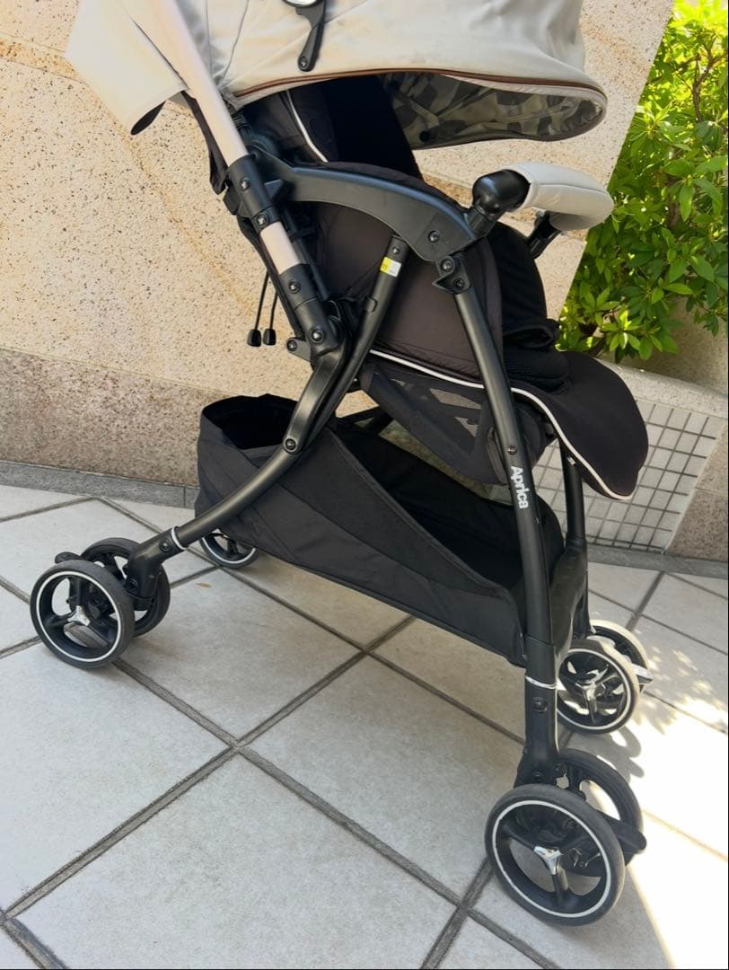 送料込みAprica ラクーナ ビッテ クッションベビーカー1000台限定モデル