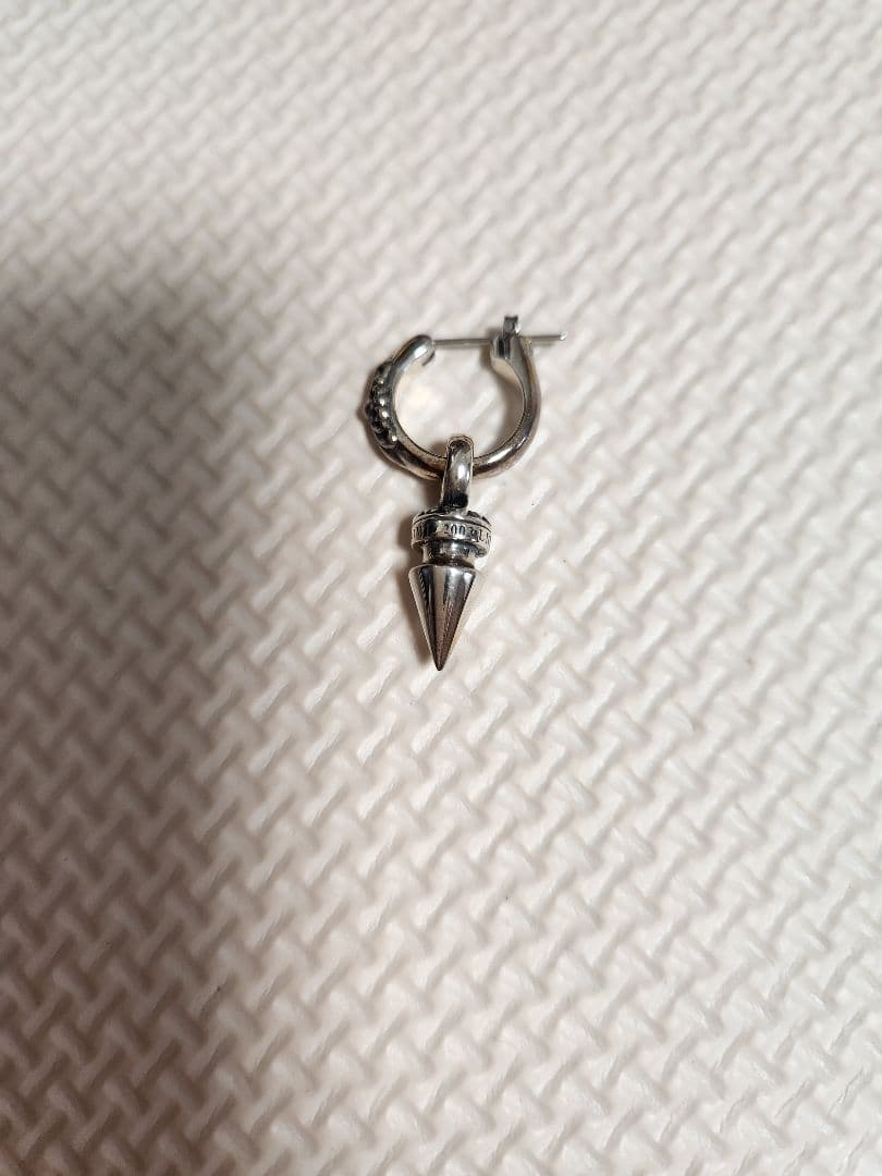 LION HEART クロッシングピアス スパイクドロップ