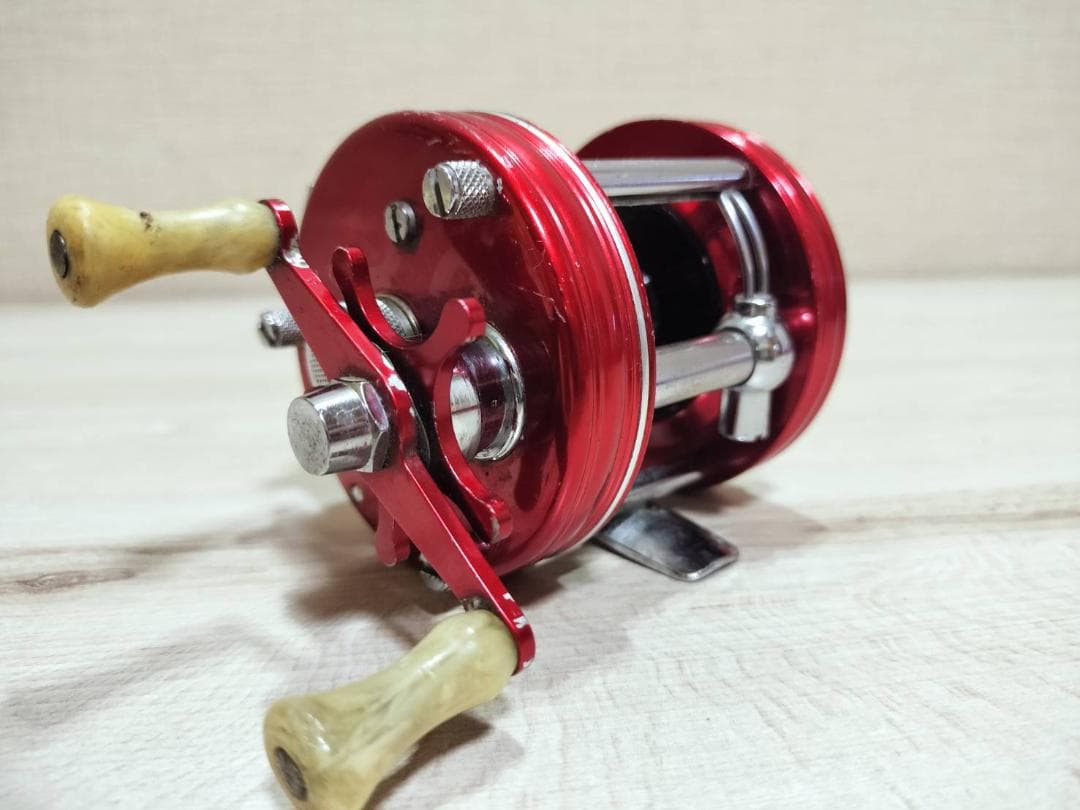 ◇アブガルシア　アンバサダー5000　ビンテージ　リール 　レッド