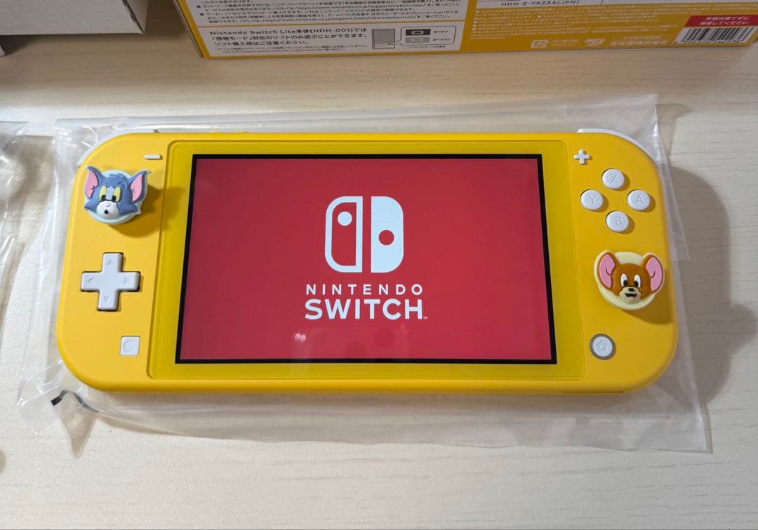 美品・Nintendo Switch Lite イエロー トムとジェリーカバー付