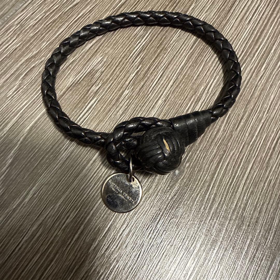 Bottega Veneta 黒編み込みレザーブレスレット