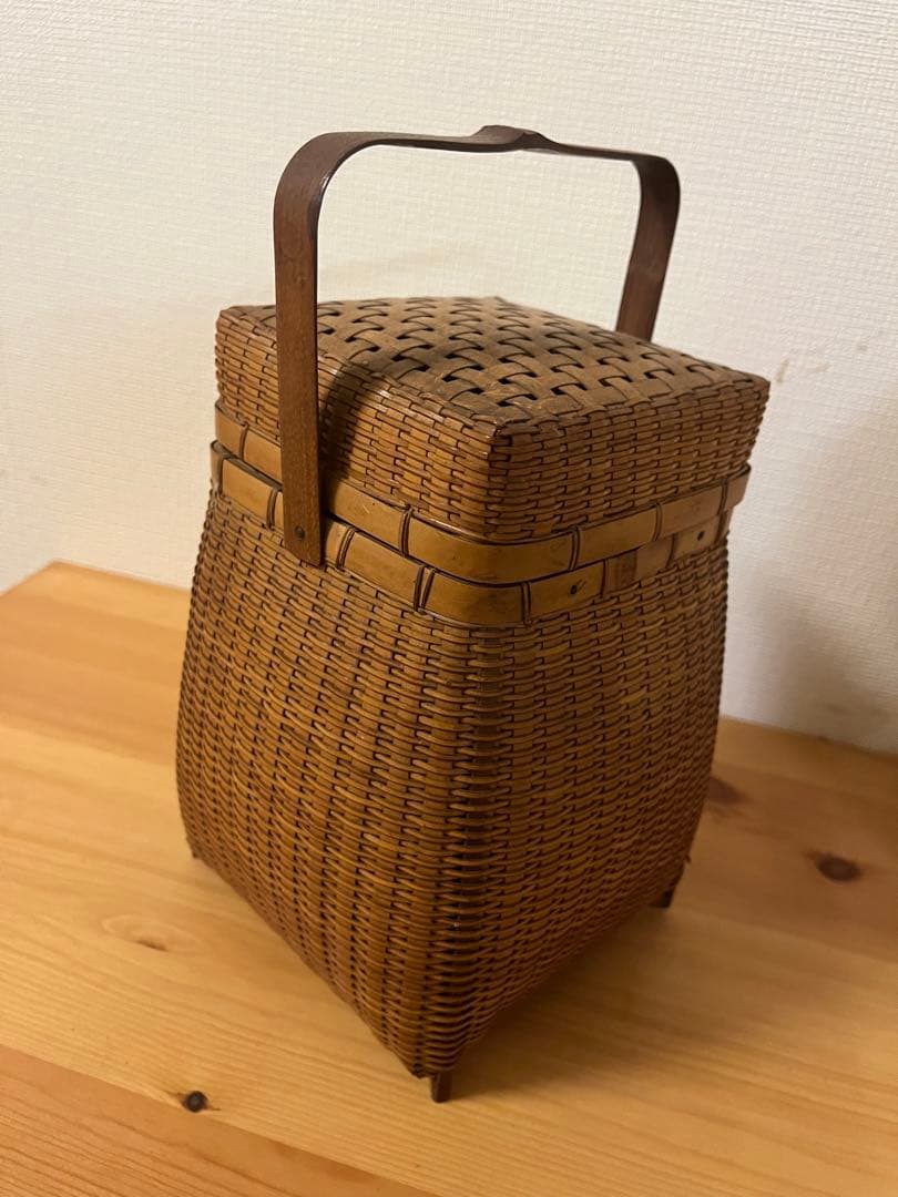 古道具　茶器入れ　アンティーク　昭和レトロ 少し大きめ 行李 竹 かご 籠