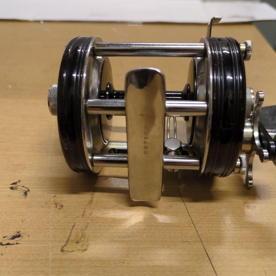 アンバサダー 6000 C ベイトリール ケース付き