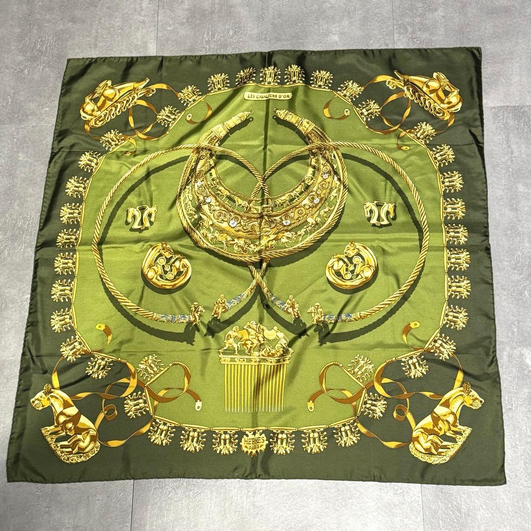 HERMÈSカレ90LES CAVALIERS D’OR 黄金の騎士スカーフ