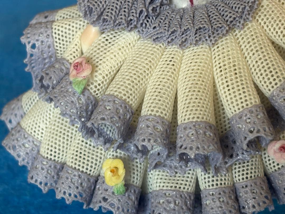 アイリッシュドレスデン　陶器製レースドレス人形　美品　インテリア　フィギュリン