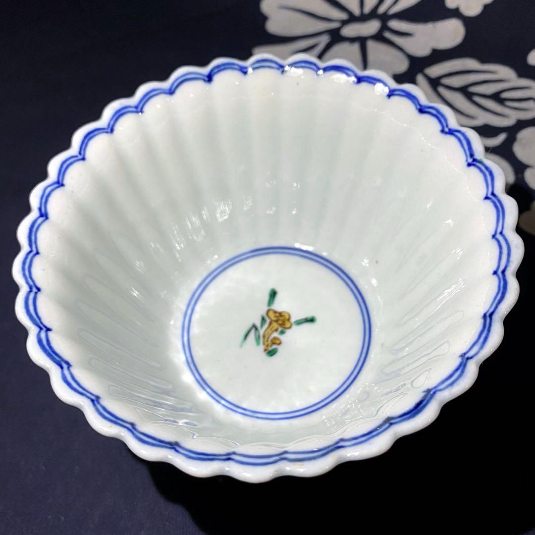 時代物・骨董　九谷焼　美山窯　四寸鉢　輪花小鉢・菊割・向付　呉須手描き桃柄　二客