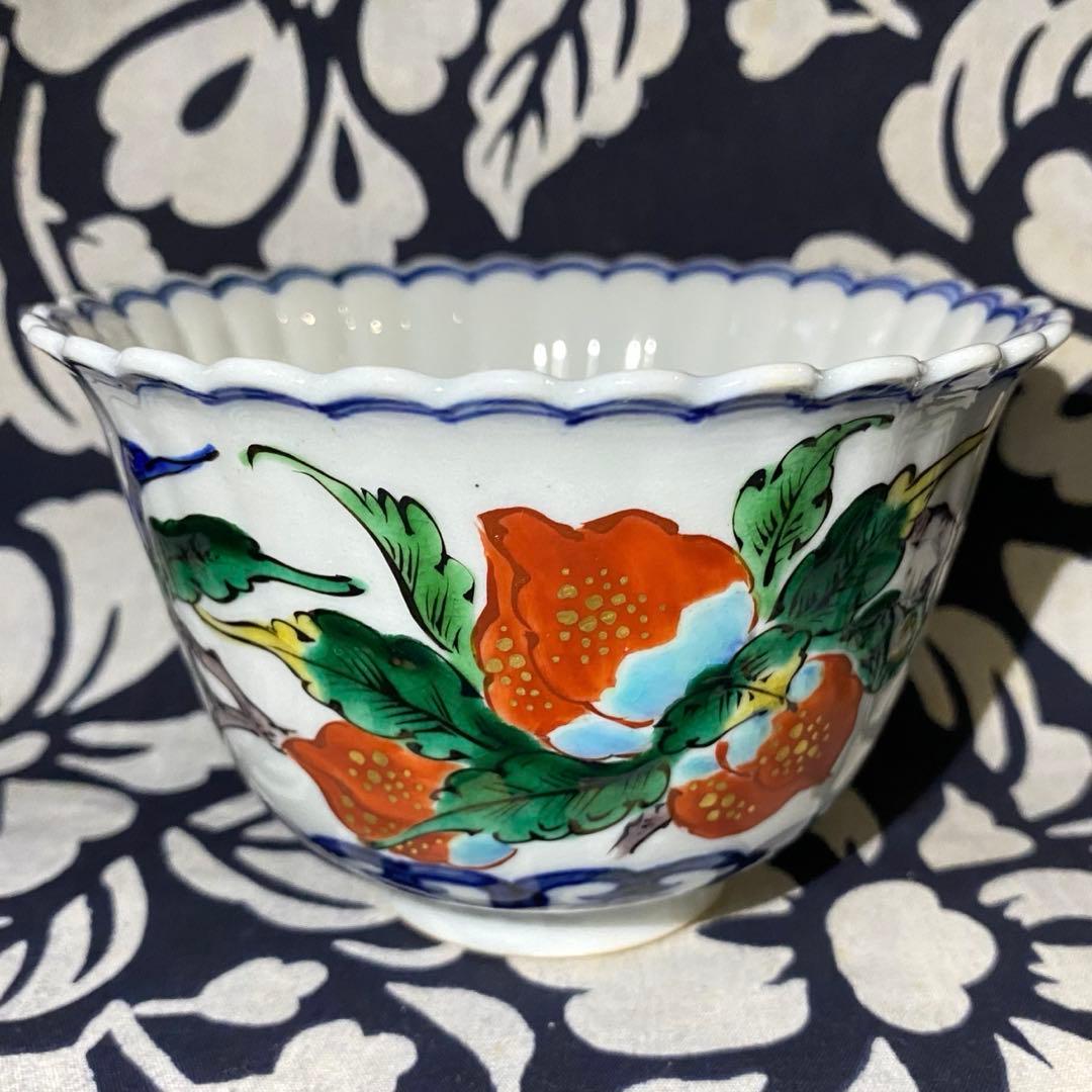 時代物・骨董　九谷焼　美山窯　四寸鉢　輪花小鉢・菊割・向付　呉須手描き桃柄　二客