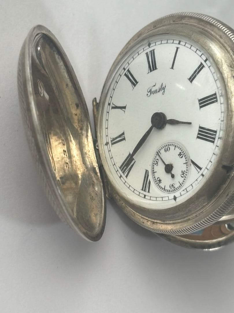 懐中時計　TRUSTY トラスティ　犬のマーク　シルバーケース レトロ