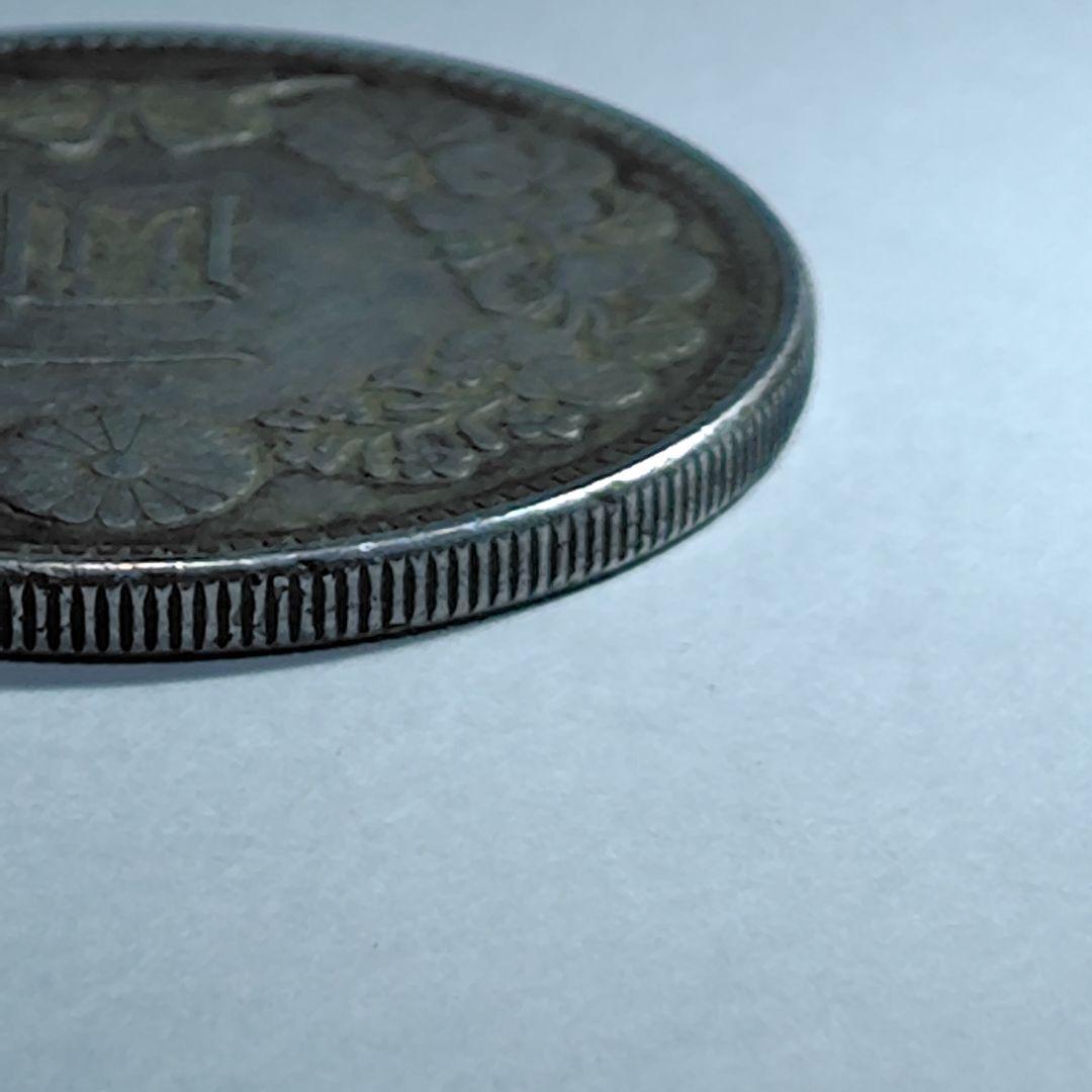 く*ー様 明治26年 一円銀貨（竜）｜銀900｜実流通品 F+〜VF−相当｜現状