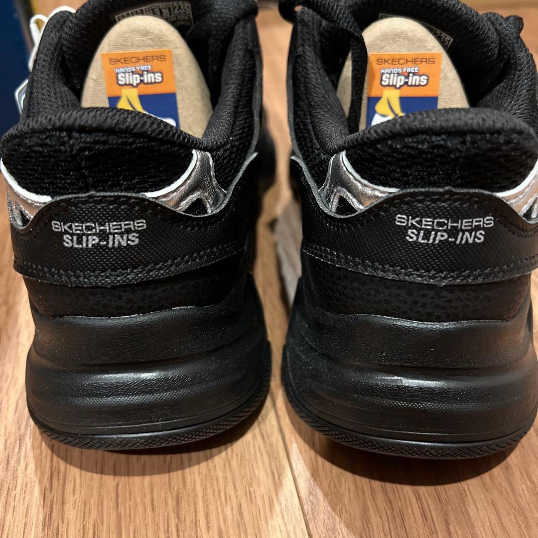 SKECHERS BOBS スリップインズブラック スニーカー