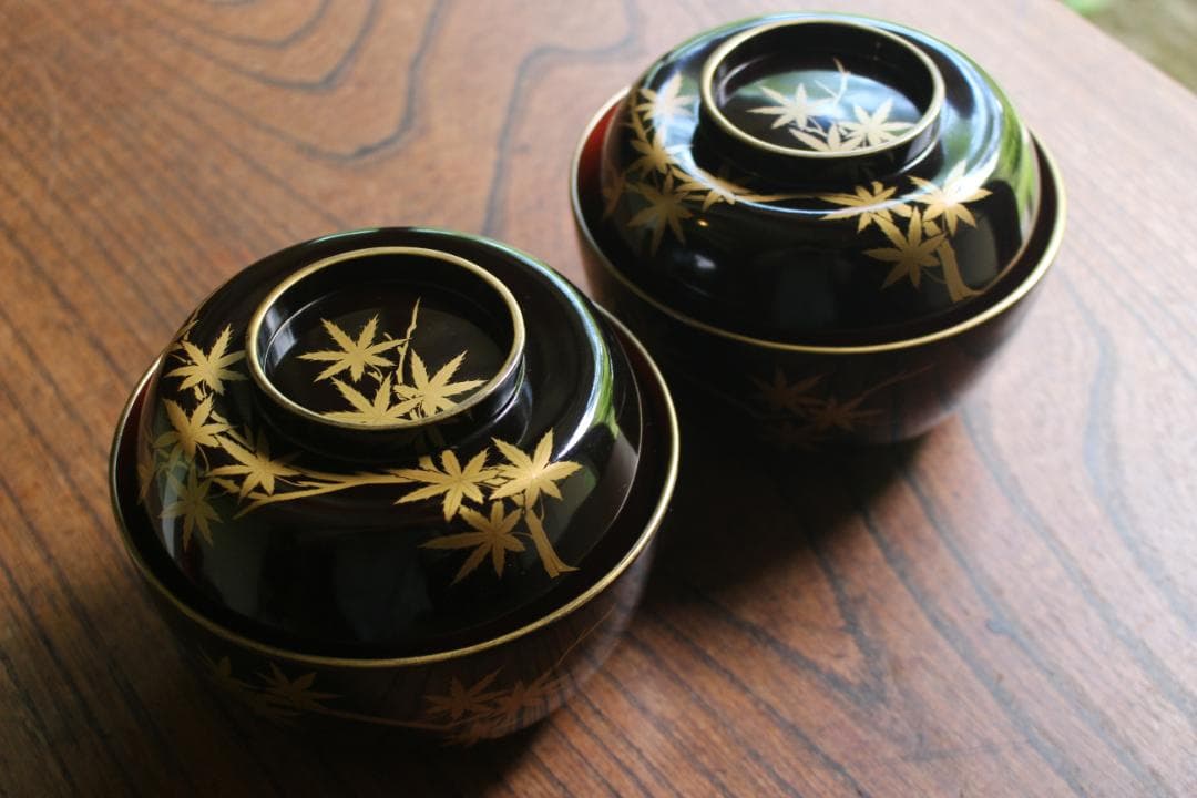 時代金縁黒漆に優美な紅葉蒔絵の映える煮物椀2点（検輪島塗蒔絵椀