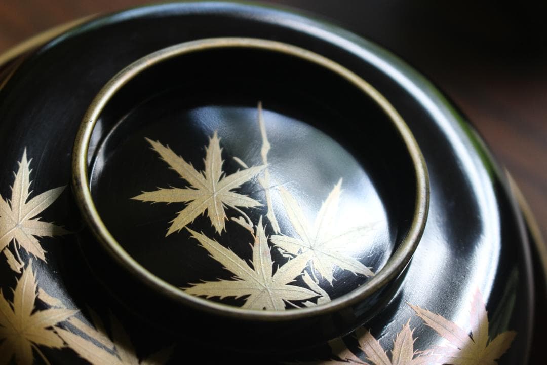 時代金縁黒漆に優美な紅葉蒔絵の映える煮物椀2点（検輪島塗蒔絵椀