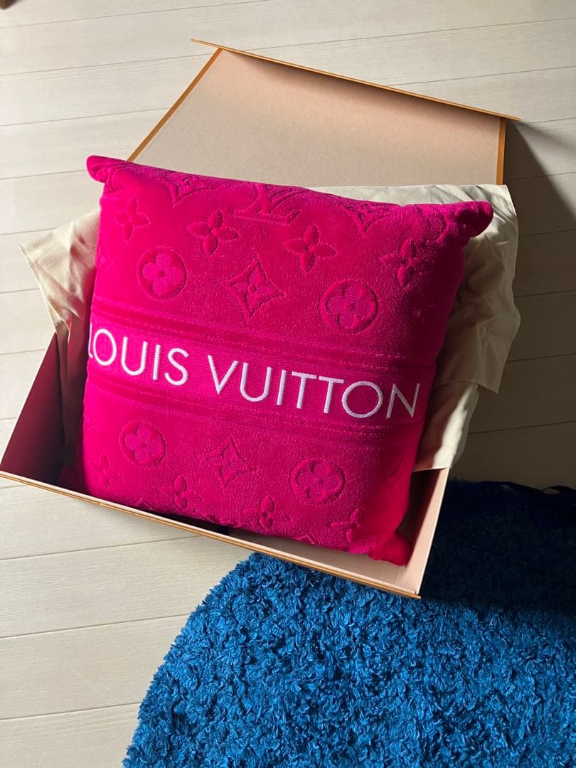 LOUIS VUITTON モノグラムクッション ピンク