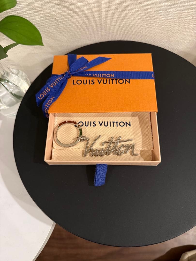 LOUIS VUITTON シルバー キーホルダー