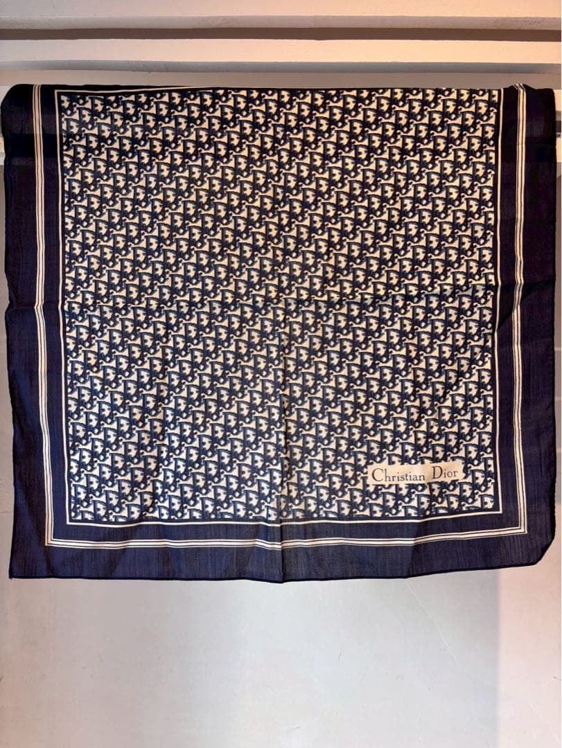 【美品】Christian Dior スカーフ ネイビー　タグ付き　56× 56