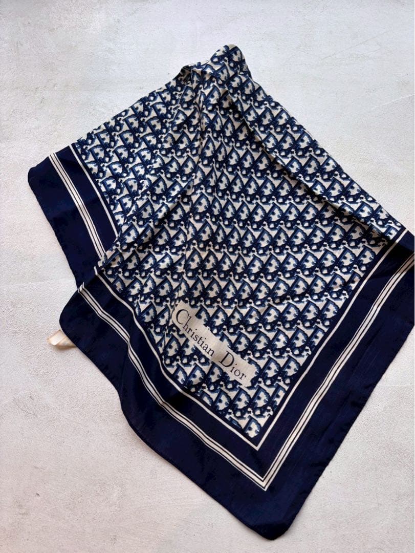 【美品】Christian Dior スカーフ ネイビー　タグ付き　56× 56