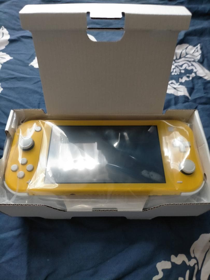 【未使用に近い】Nintendo Switch Lite イエロー本体充電器付き