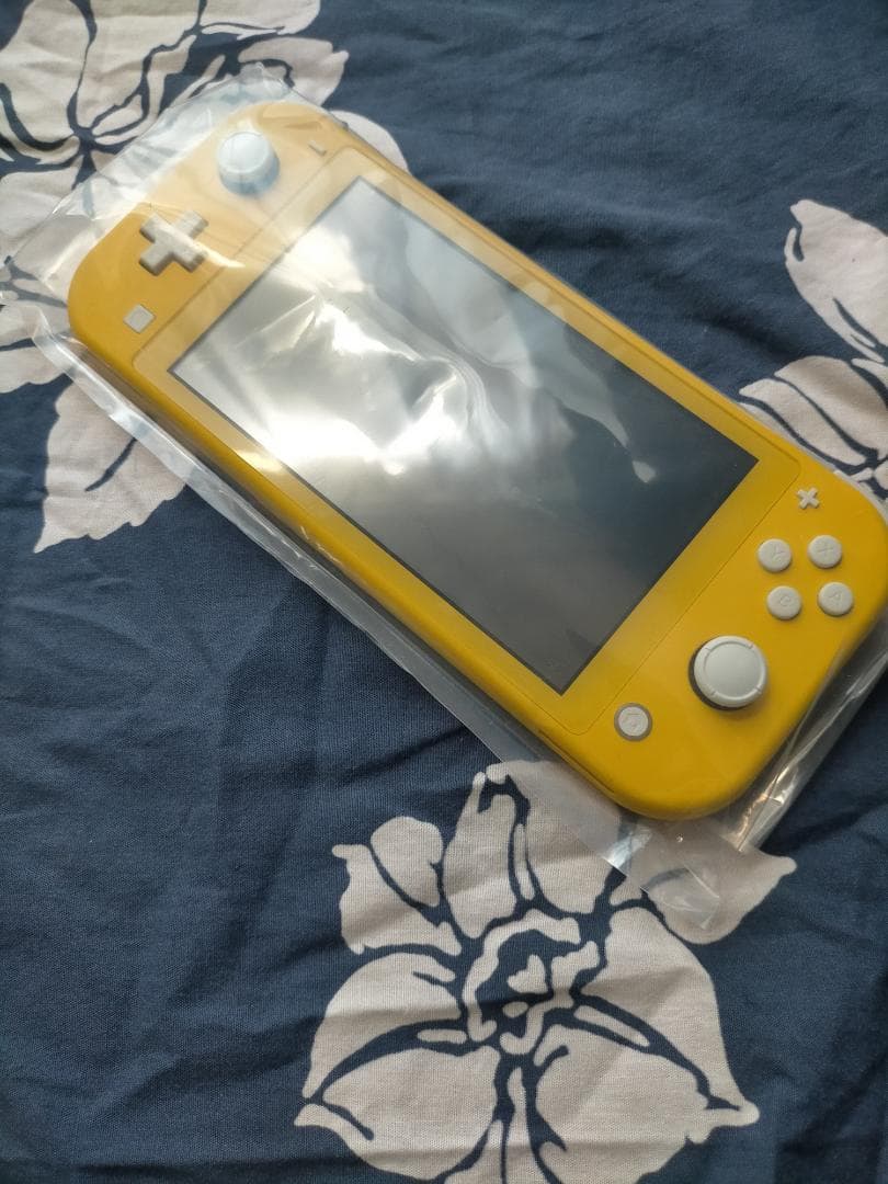 【未使用に近い】Nintendo Switch Lite イエロー本体充電器付き