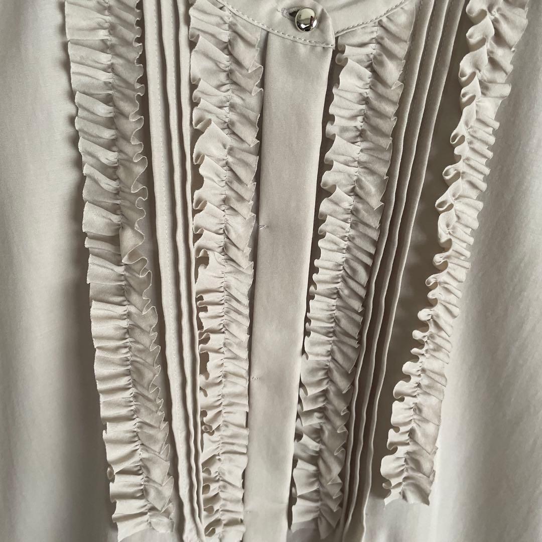 UNTITLED フィブリルフリルブラウス 半袖 ベージュ