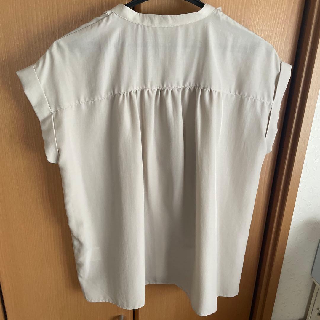 UNTITLED フィブリルフリルブラウス 半袖 ベージュ