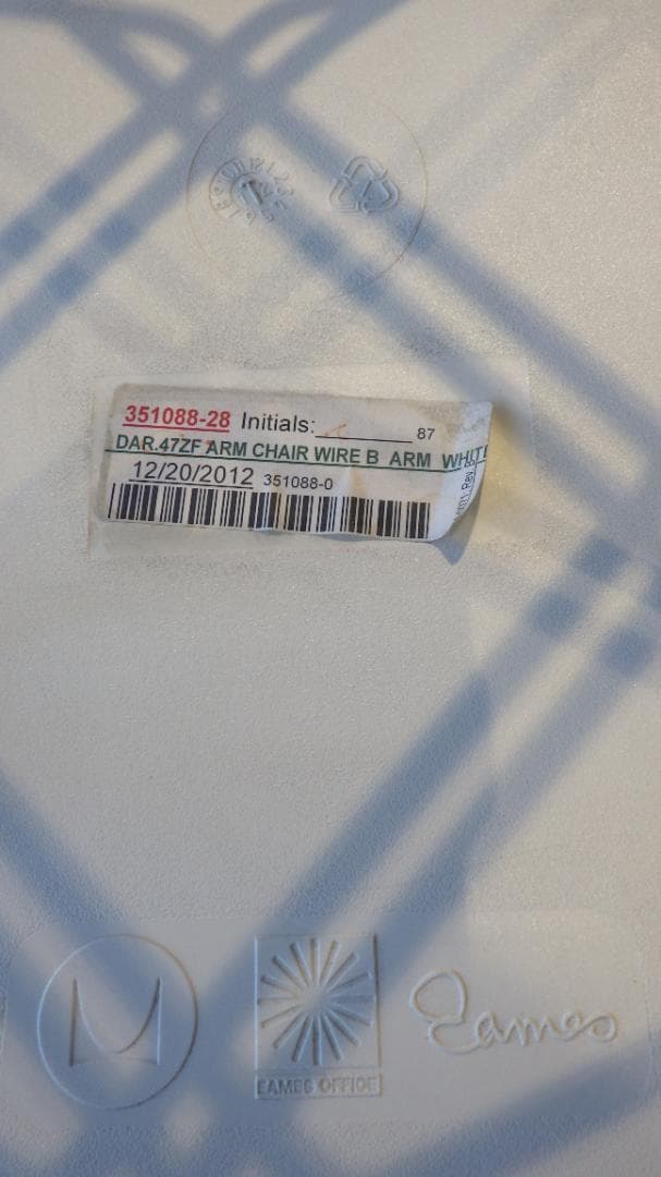 イームズ　プラスチックシェルアーム６　ホワイト