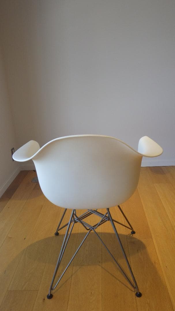 イームズ　プラスチックシェルアーム６　ホワイト