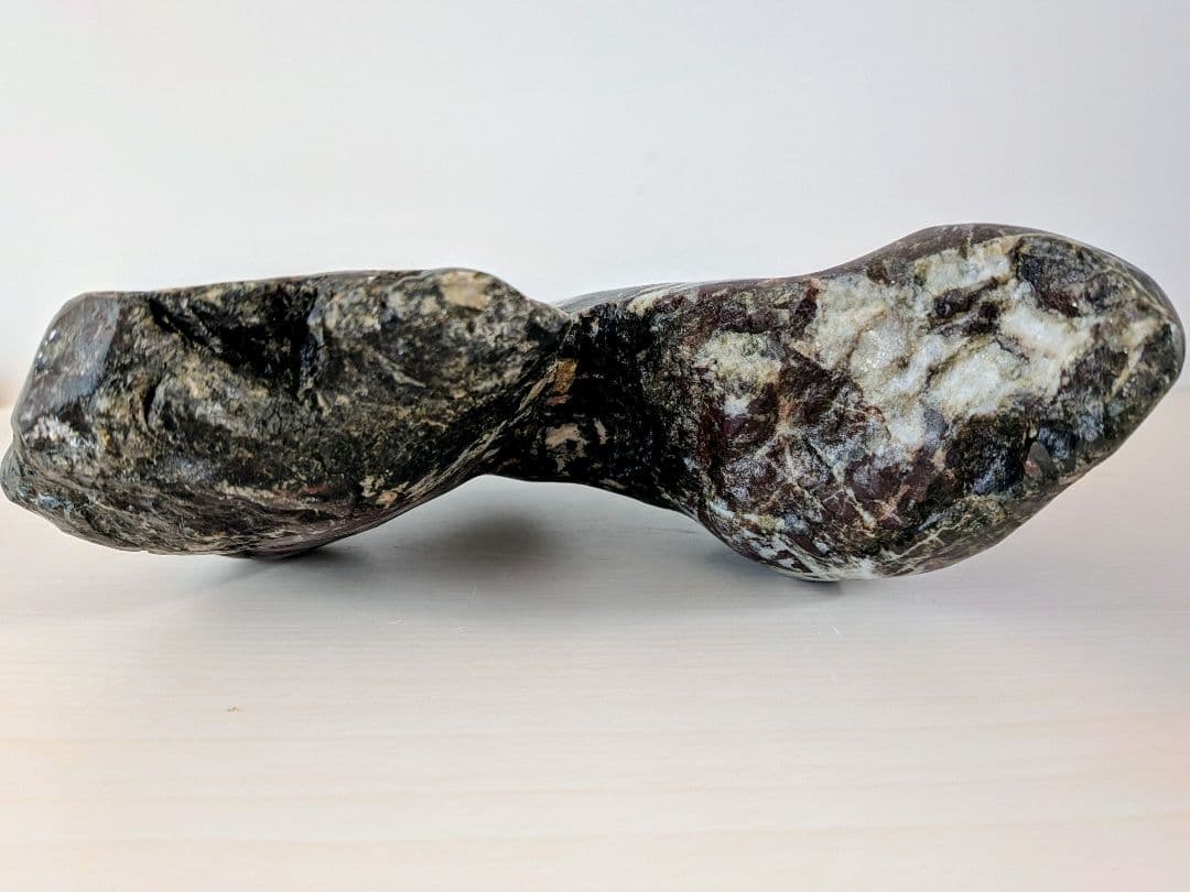 岐阜県を代表する銘石 菊花石・台座付き｜幅19cm×高さ12cm