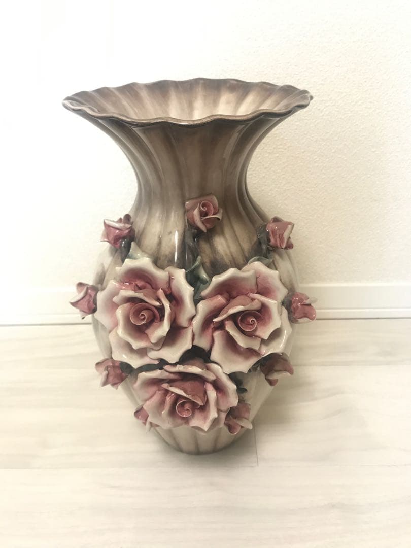 ＊送料込み＊イタリア製花瓶 カポディモンテ アンティーク バラ 陶器 花陶