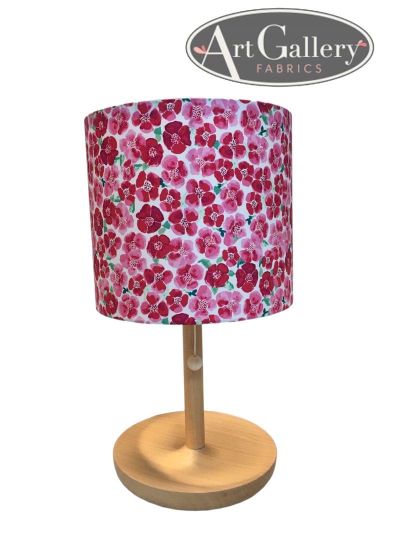 インテリア性抜群の空間を。ピンクを基調にした花柄デザイン。優しさをお部屋に。