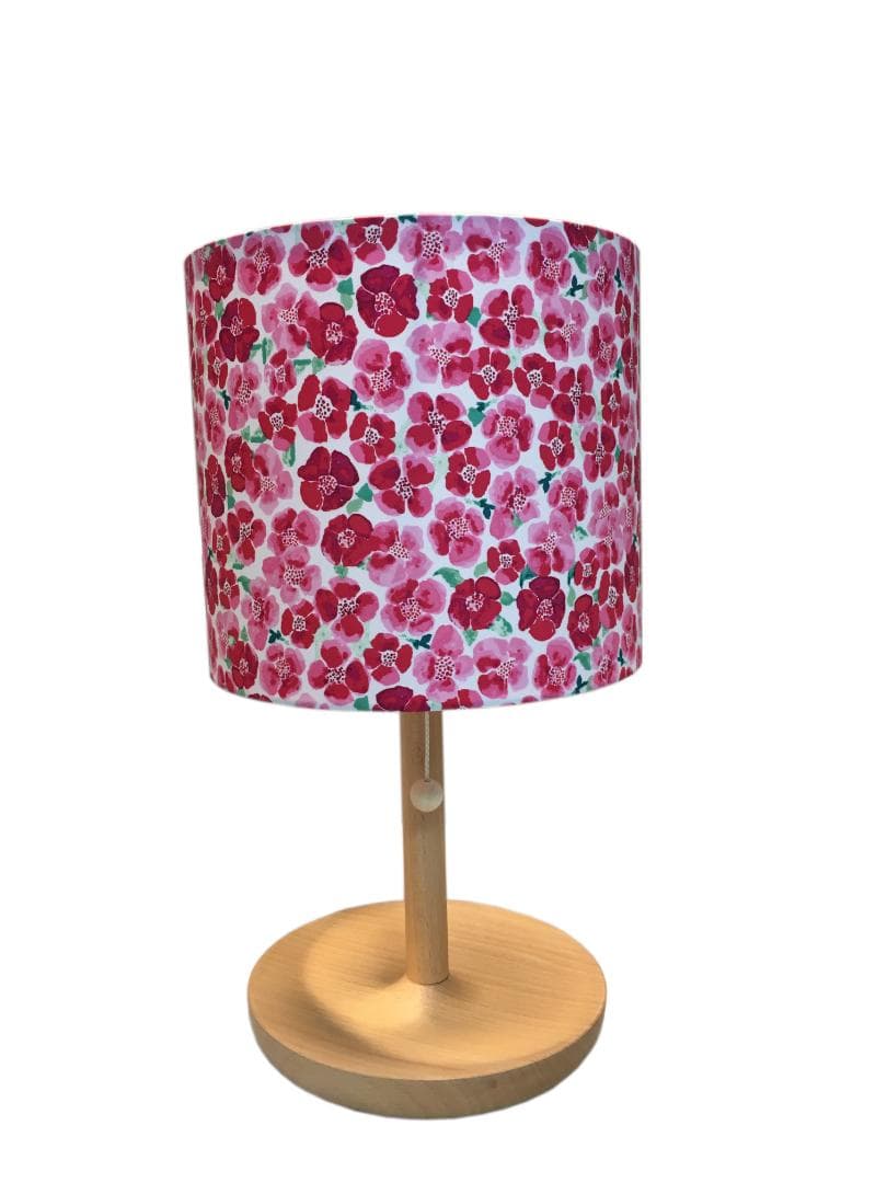 インテリア性抜群の空間を。ピンクを基調にした花柄デザイン。優しさをお部屋に。