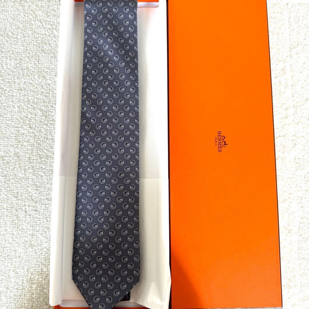 HERMES グレー ネクタイ シルク製