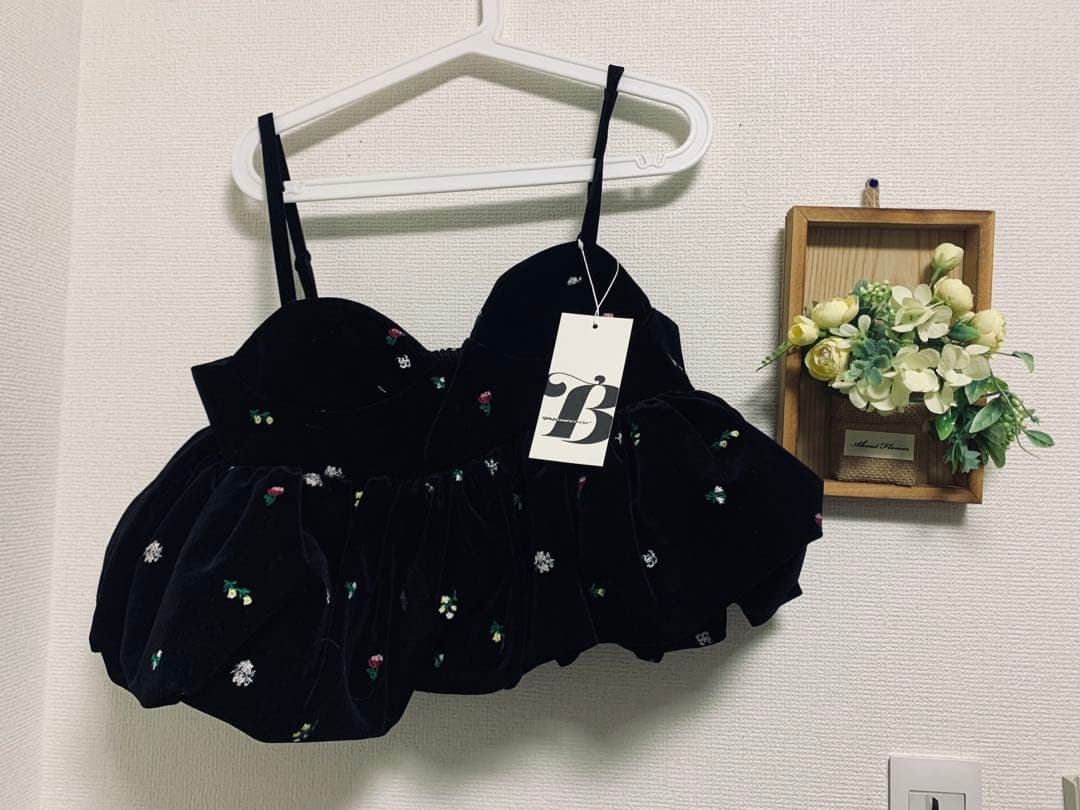 Bibiy. ブラック フラワー刺繍 トップス