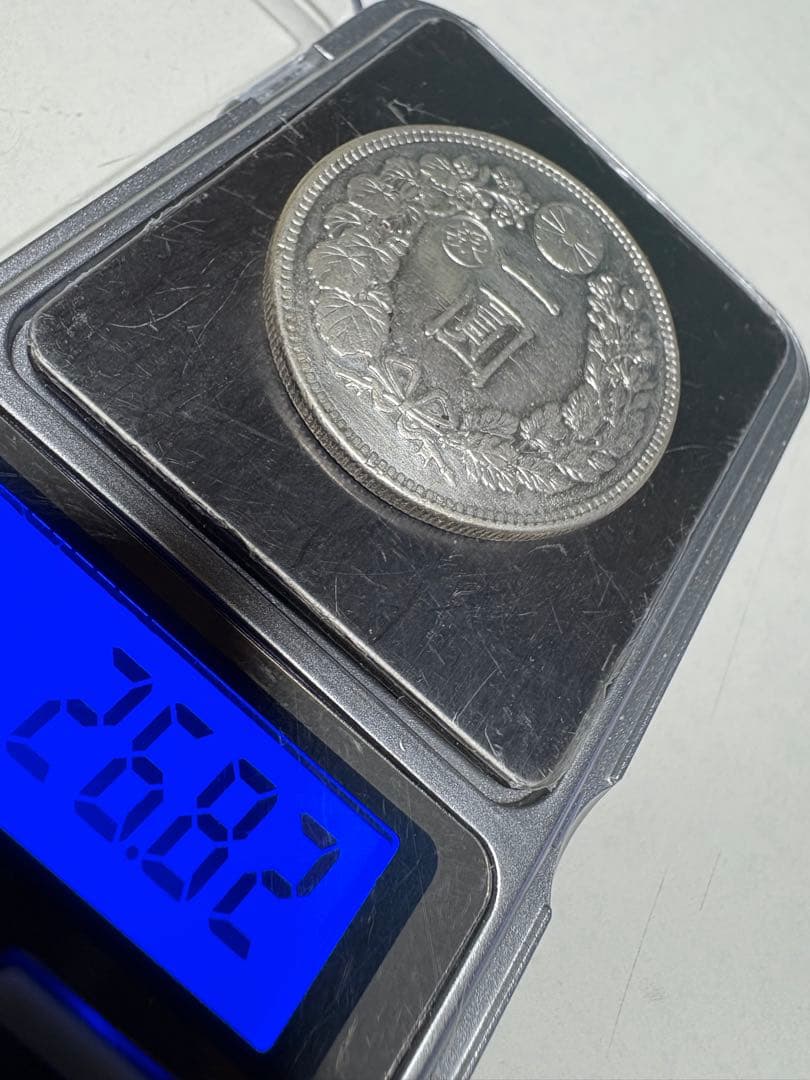炭*屑様 【本物保証】美品　一圓銀貨　丸銀左打　明治28年銘　26.82g