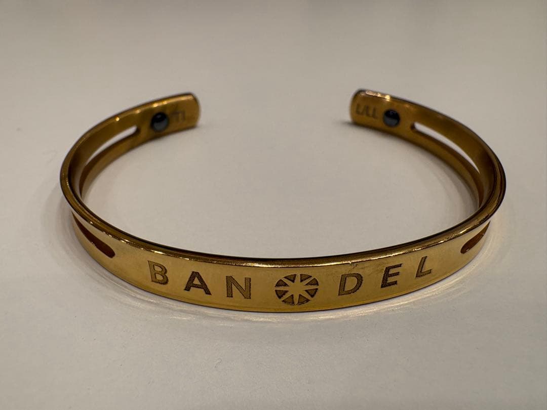 BANDEL チタン製オープンバングル ゴールド