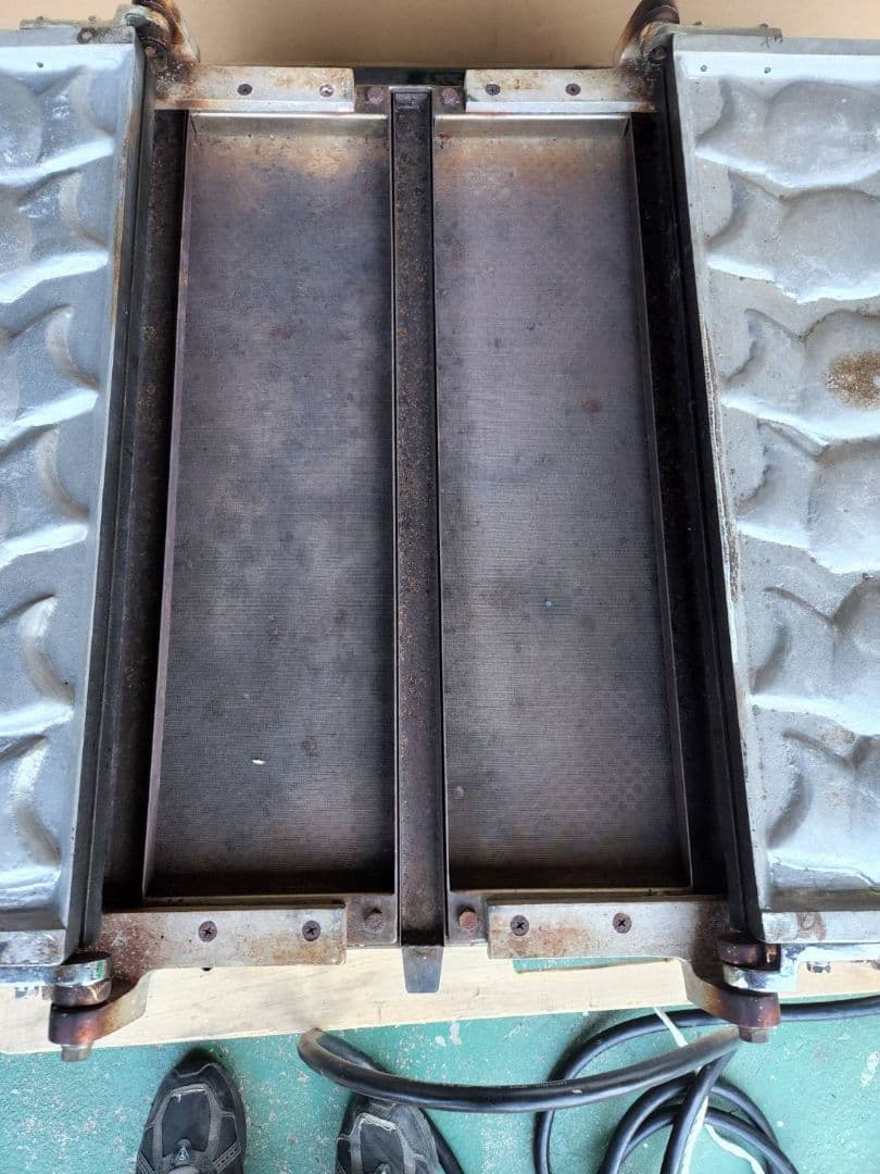 大和田製作所　万能焼き機　たい焼き機　業務用　6匹×3　電気　OWD-0402E