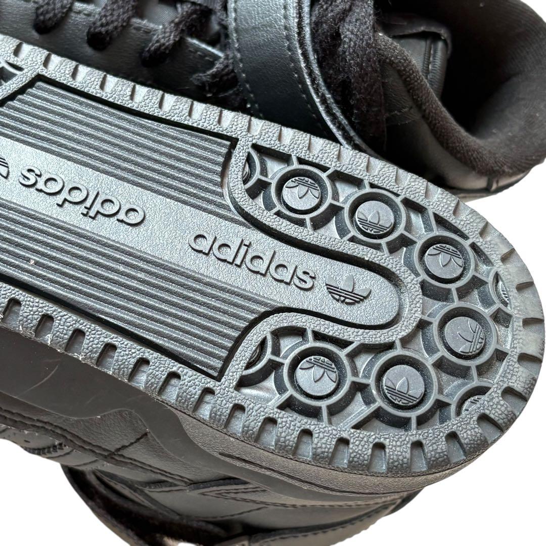 アディダス☆フォーラムミッドスニーカー バスケットボールシューズ 23.5 黒