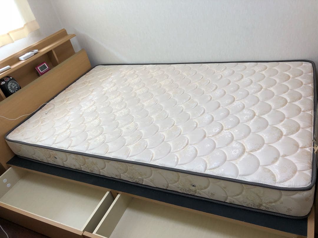 セミダブルベッド売ります。