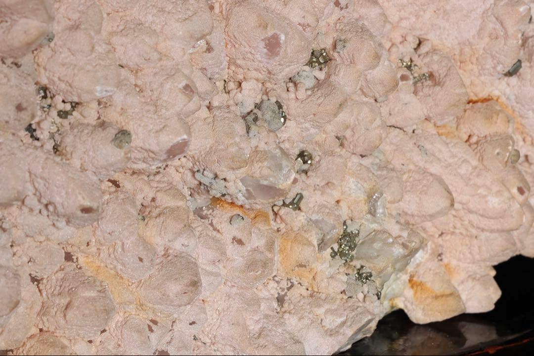 国産 菱マンガン鉱 インカローズ 黄鉄鉱 天然石 5kg 台座付 鉱物 鑑賞石