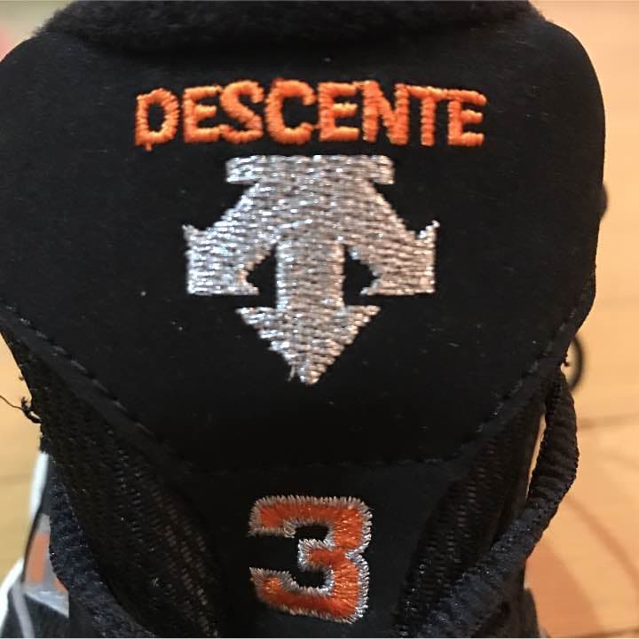 ジャイアンツ　値下げ長嶋茂雄モデル限定新品スニーカージャイアンツ