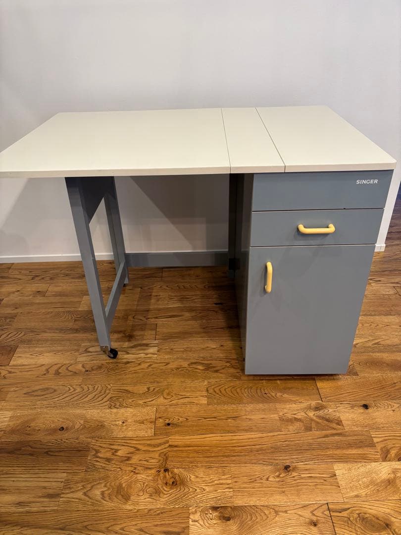 SINGER 折りたたみ式　作業台　キャスター付き　送料込み