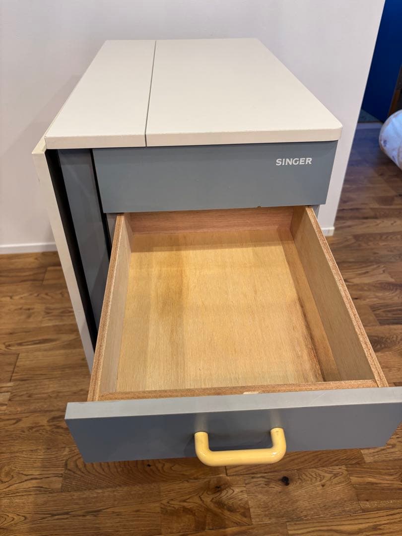 SINGER 折りたたみ式　作業台　キャスター付き　送料込み