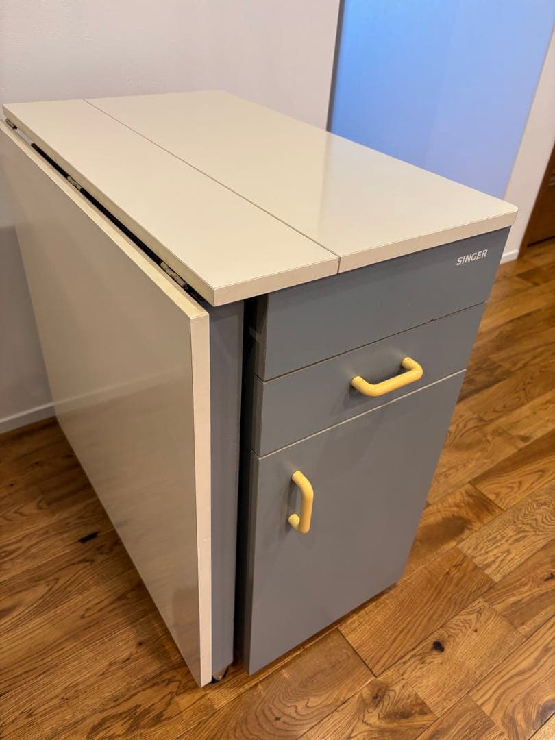 SINGER 折りたたみ式　作業台　キャスター付き　送料込み