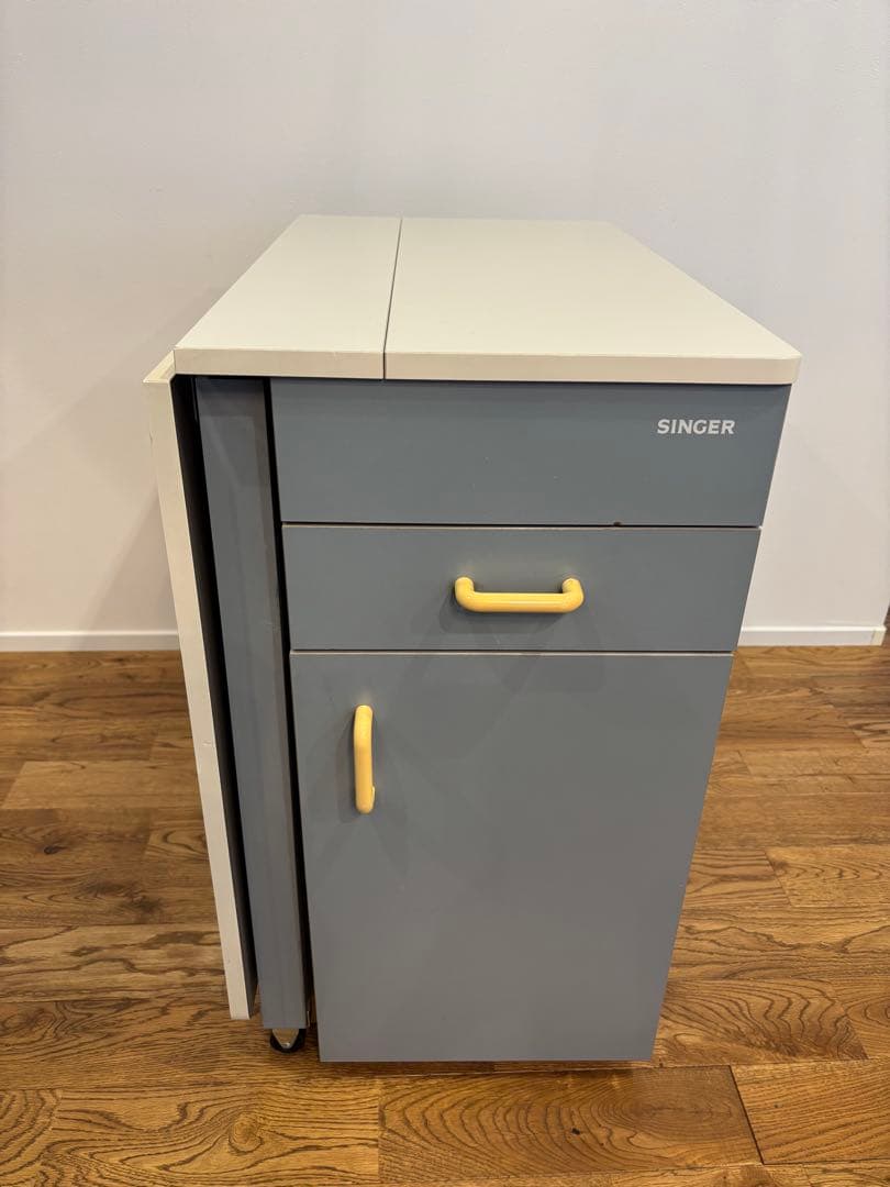 SINGER 折りたたみ式　作業台　キャスター付き　送料込み