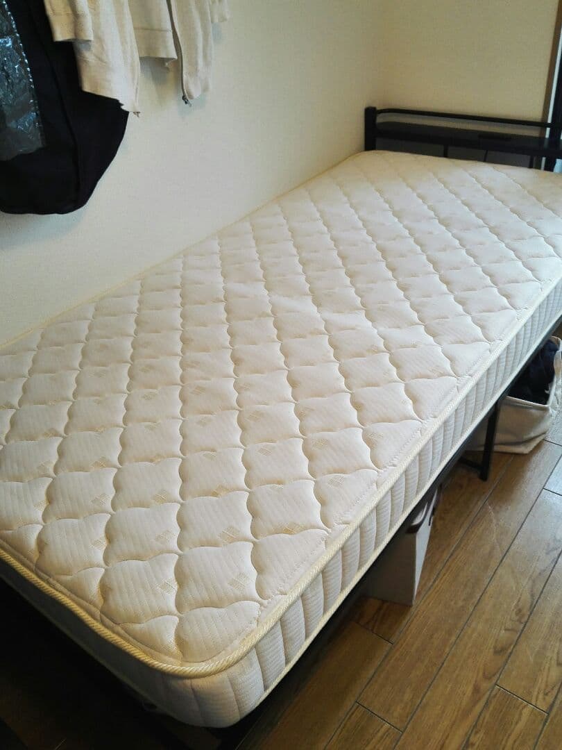 美品シングルベッド