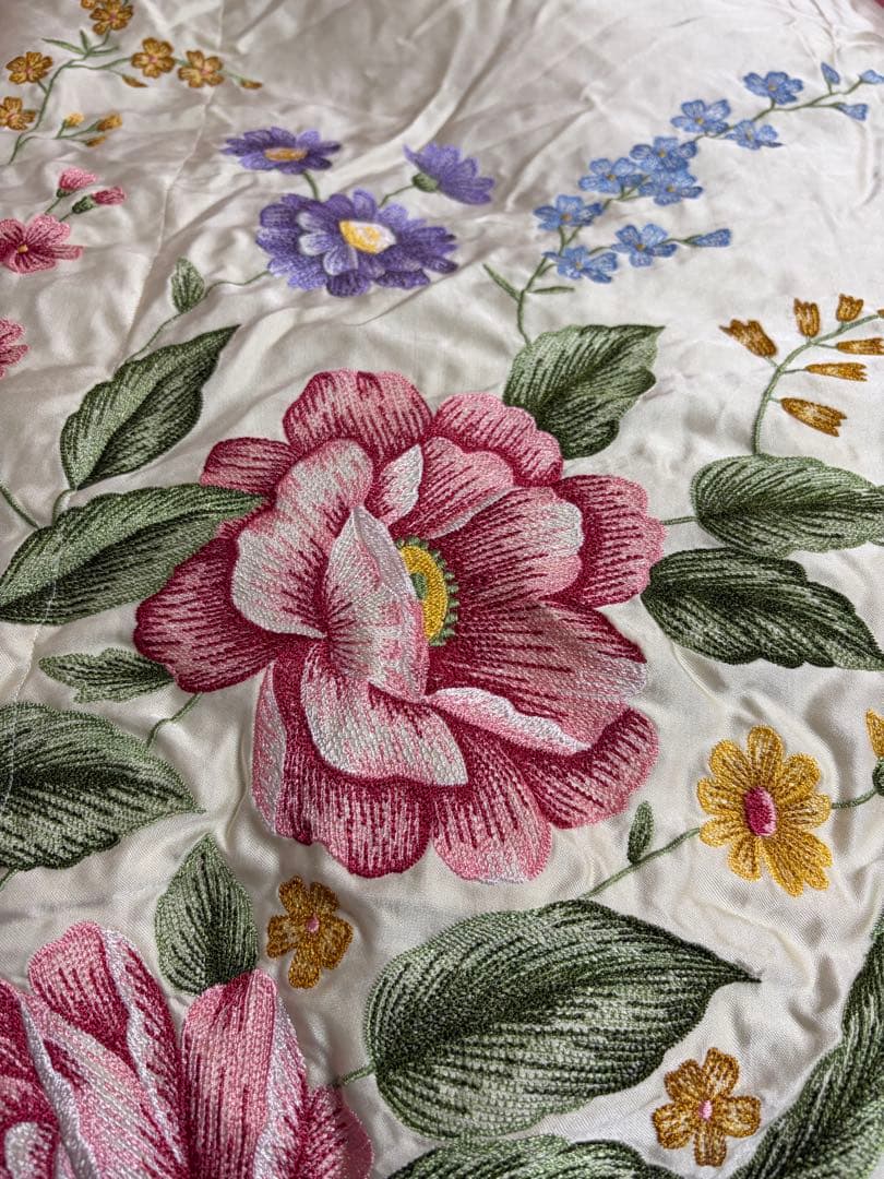 高品質　超増量　花柄刺繍入り羽布団