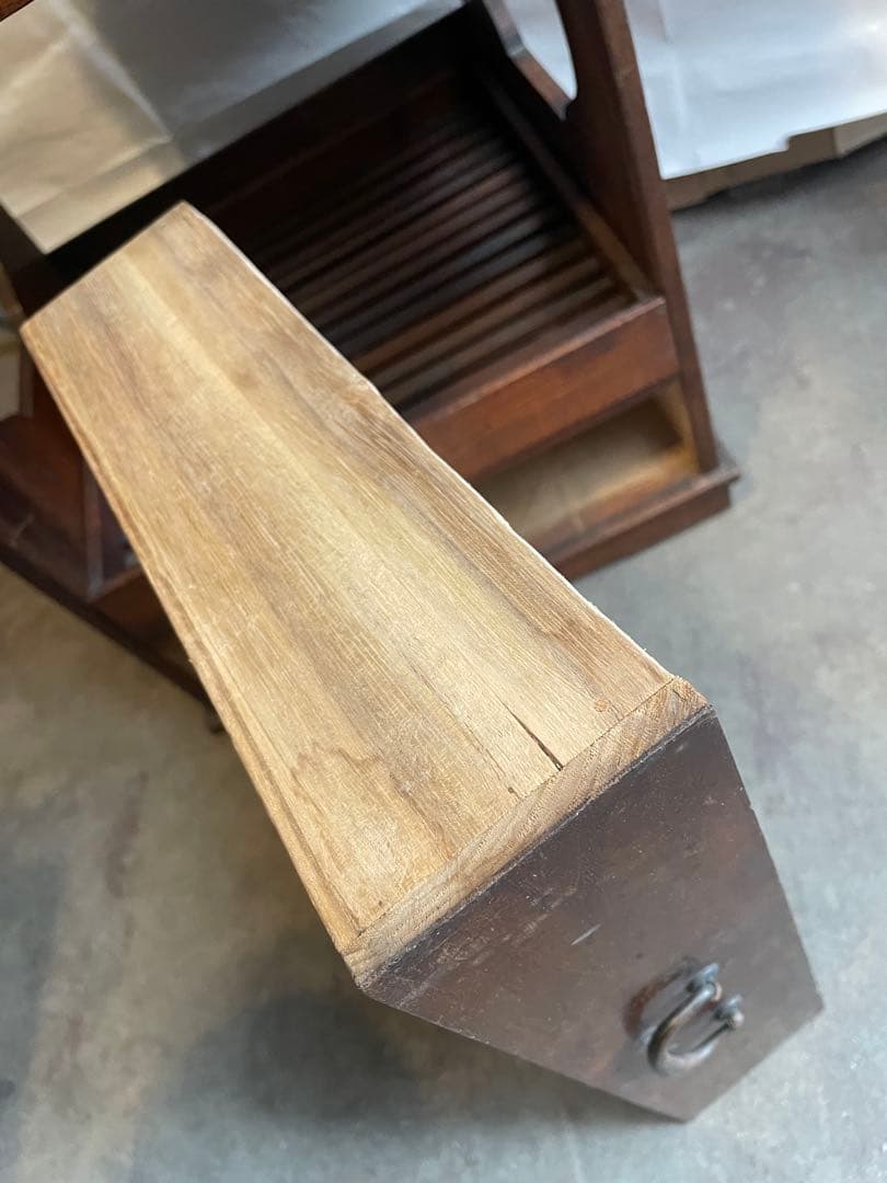 網代戸　木製棚　和風の棚