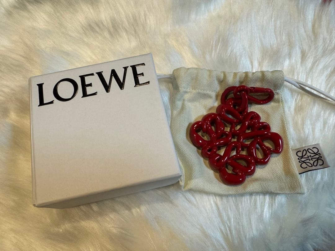 マカロンロエベ アナグラムチャーム