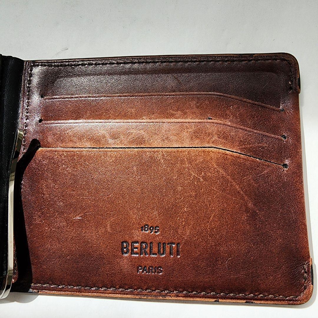 【良品】ベルルッティ カリグラフィ マネークリップ 折り財布 ブラウン系 レザー