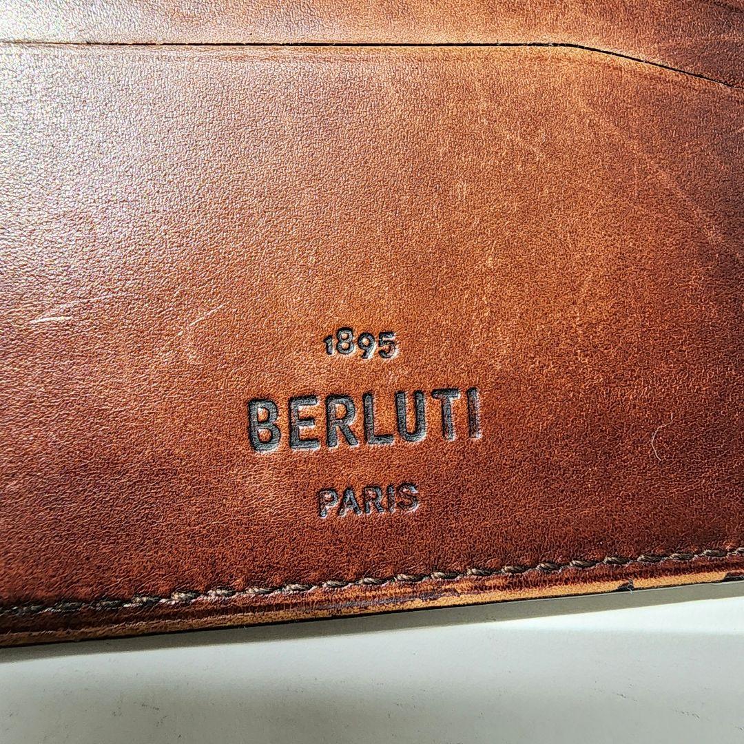 【良品】ベルルッティ カリグラフィ マネークリップ 折り財布 ブラウン系 レザー