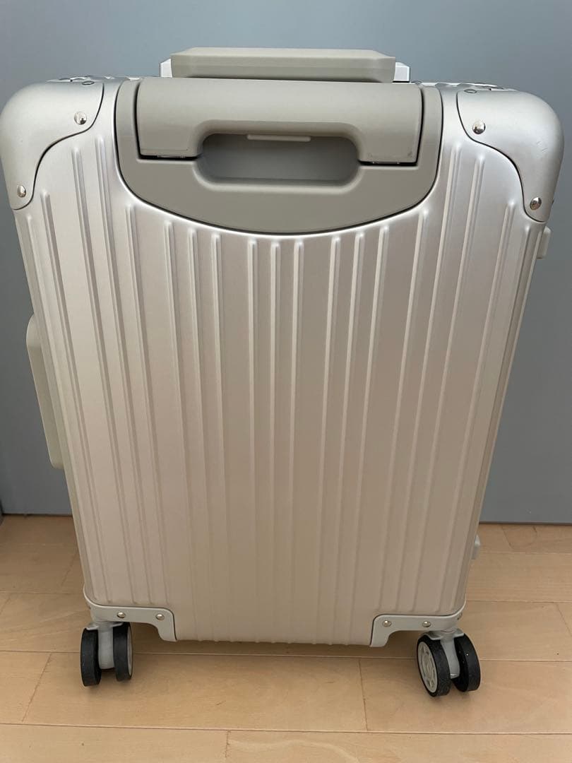 【美品/新品未使用】【非売品】メルセデスベンツ　アルミスーツケース32L